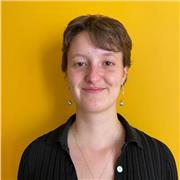 Professeure particulier donne des cours pour améliorer votre niveau d'espagnol